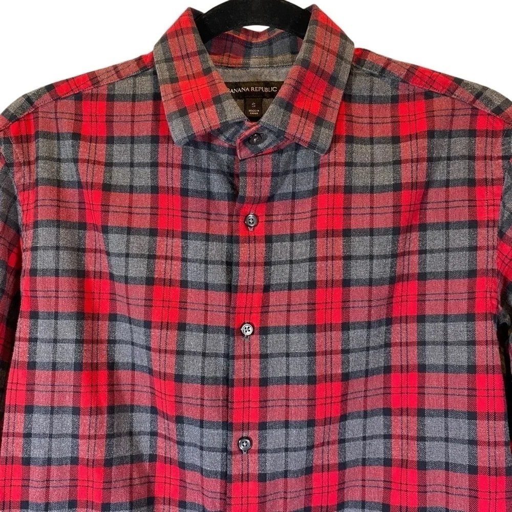 BANANA REPUBLIC Men's Small Red Gray Plaid lightweight flannel button up shirt